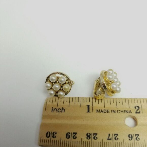 Vintage Pearl Cluster Clip On Earrings, Gold Tone Setting, Classic Retro Estate - Picture 4 of 5